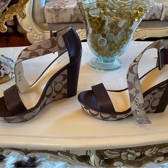 Coach platforms never worn - Picture 4 of 4